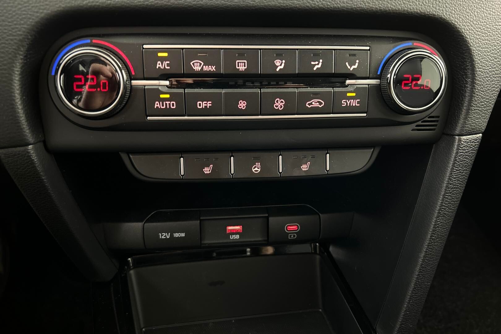 Kia Ceed iso kuva 17