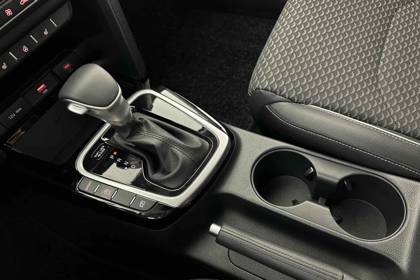 Kia Ceed iso kuva 18