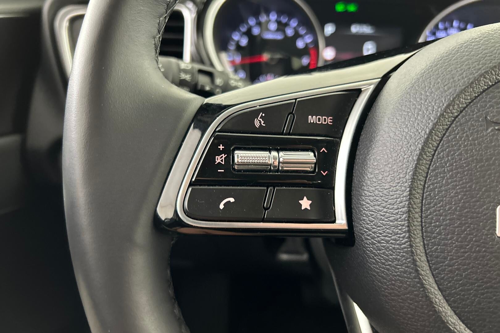 Kia Ceed iso kuva 19