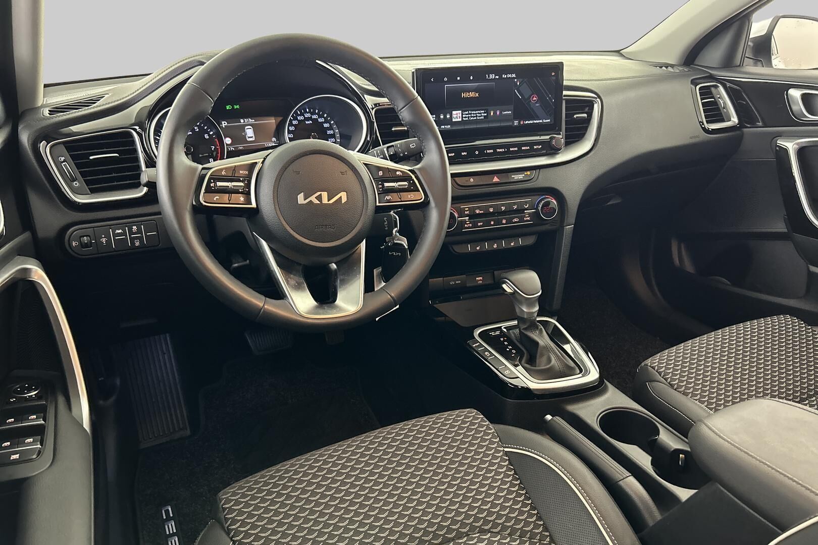 Kia Ceed iso kuva 23