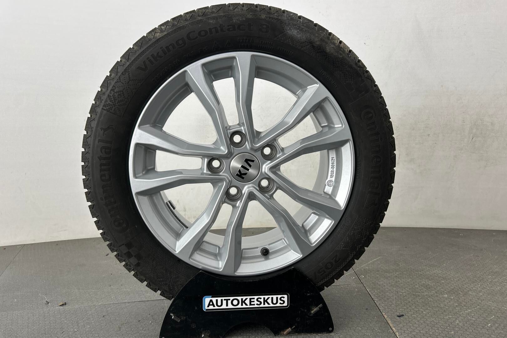 Kia Ceed iso kuva 24