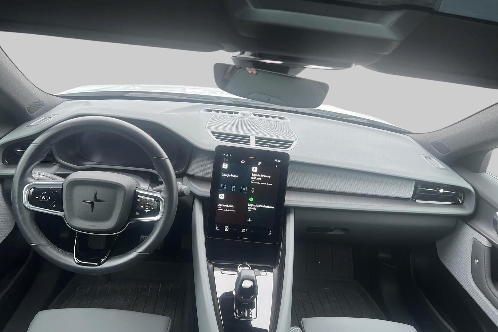 Polestar 2 iso kuva 1