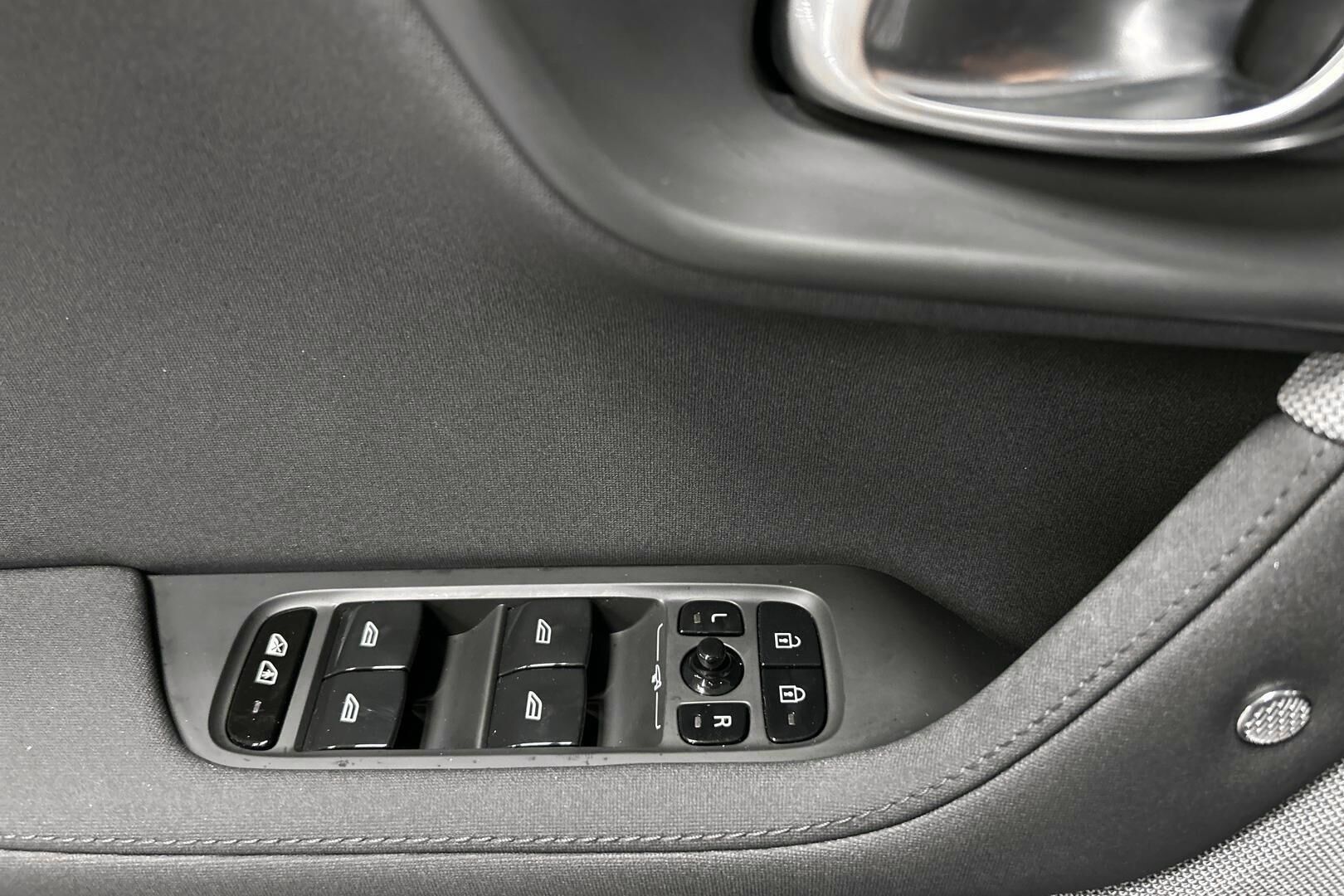 Polestar 2 iso kuva 26