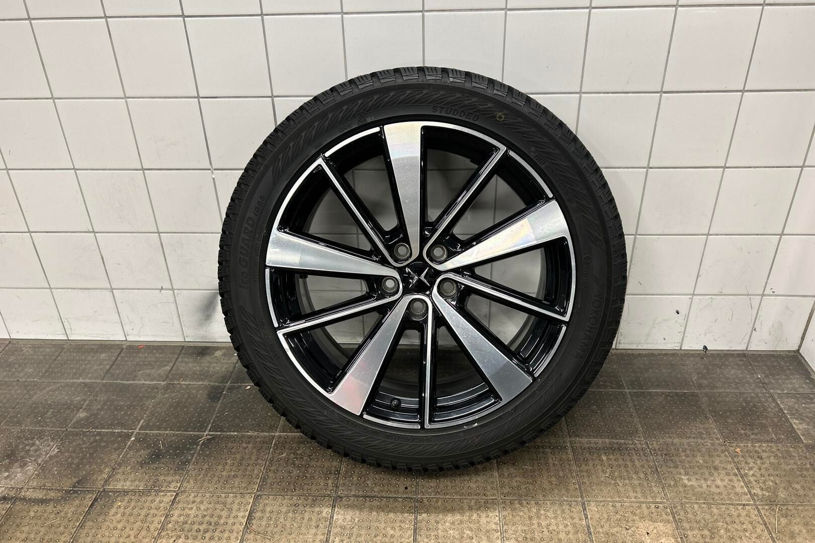 Polestar 2 iso kuva 35