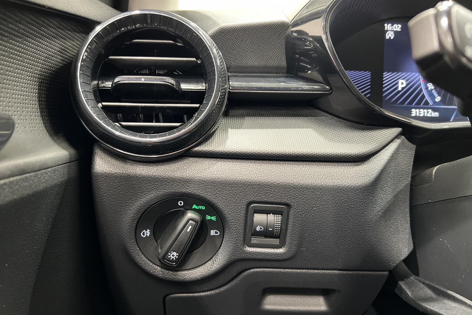 Skoda Fabia iso kuva 31