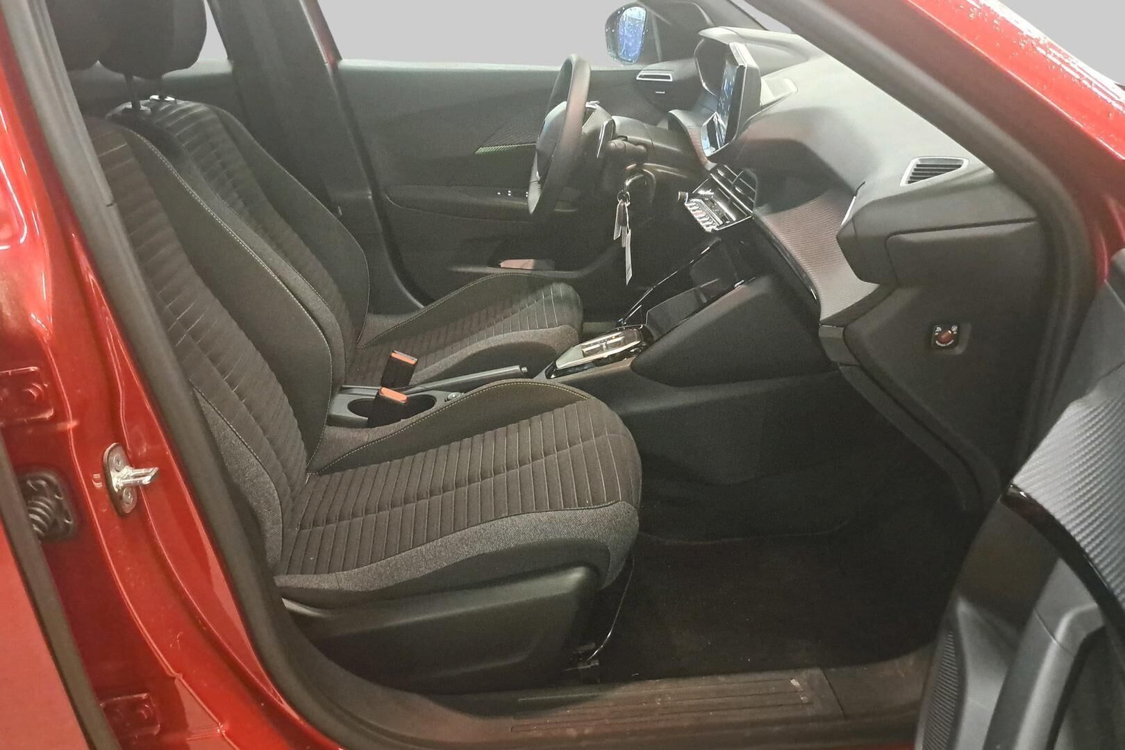Peugeot 2008 iso kuva 4