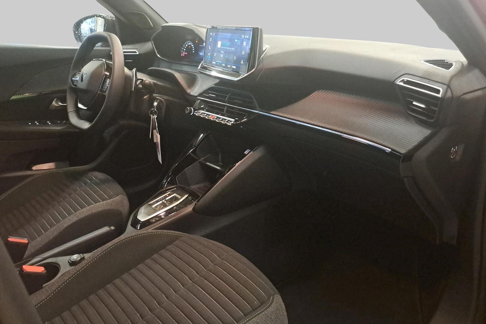 Peugeot 2008 iso kuva 5