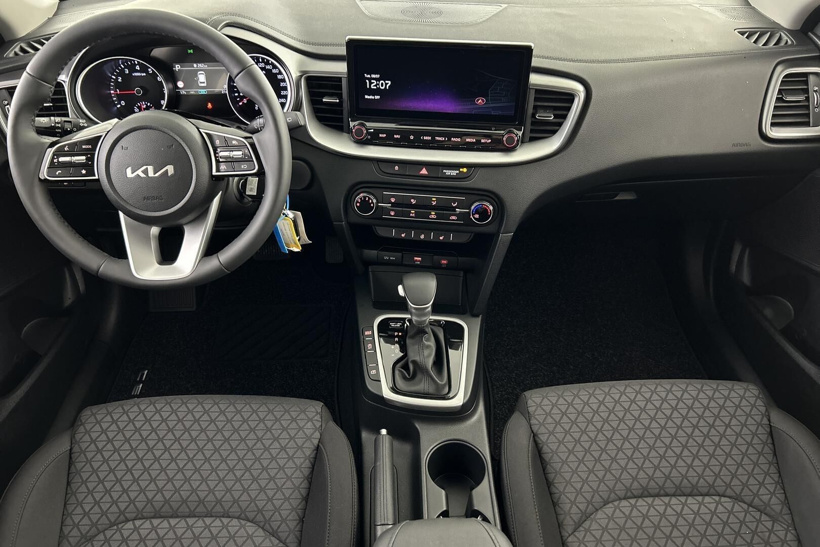 Kia Ceed iso kuva 13