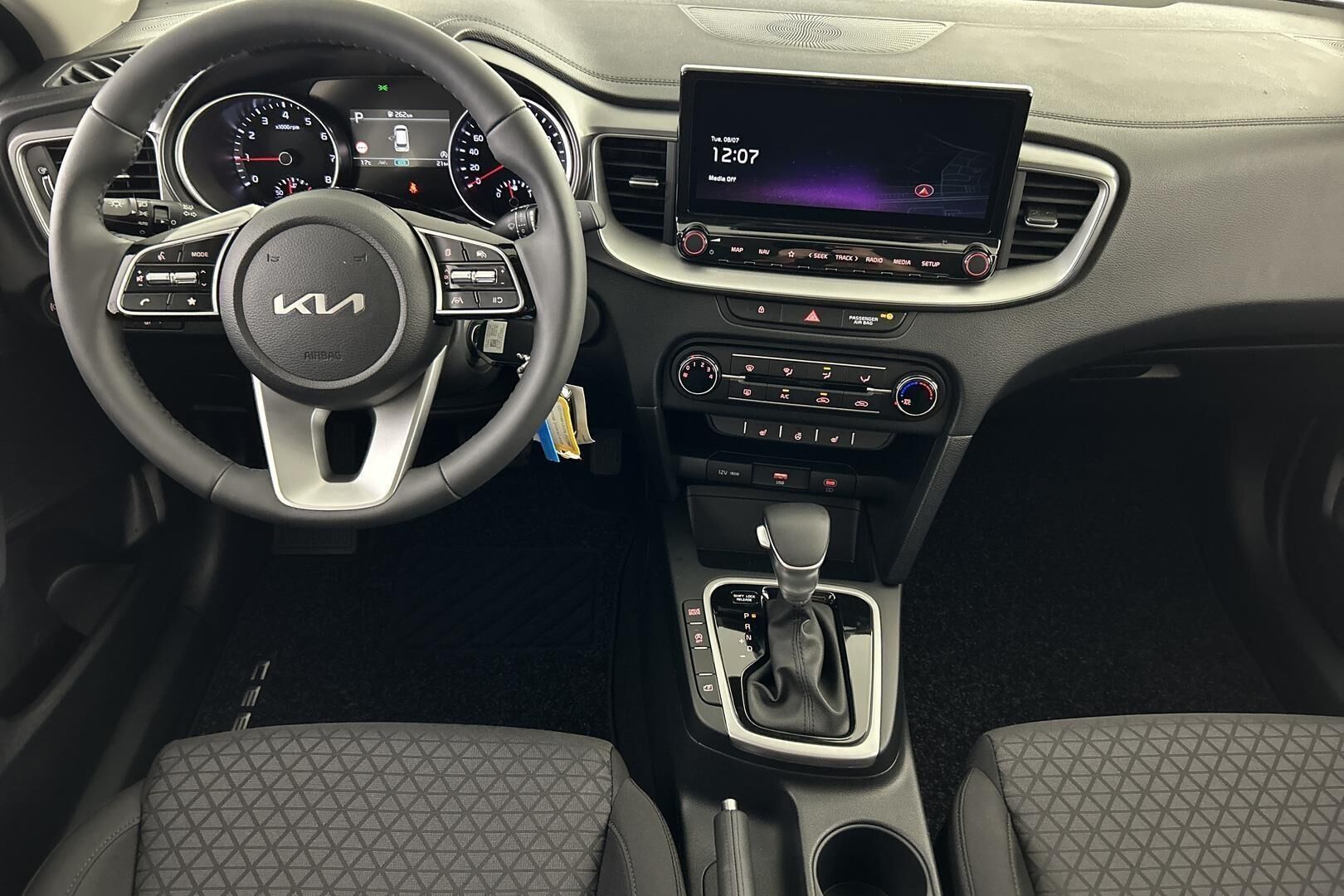 Kia Ceed iso kuva 14