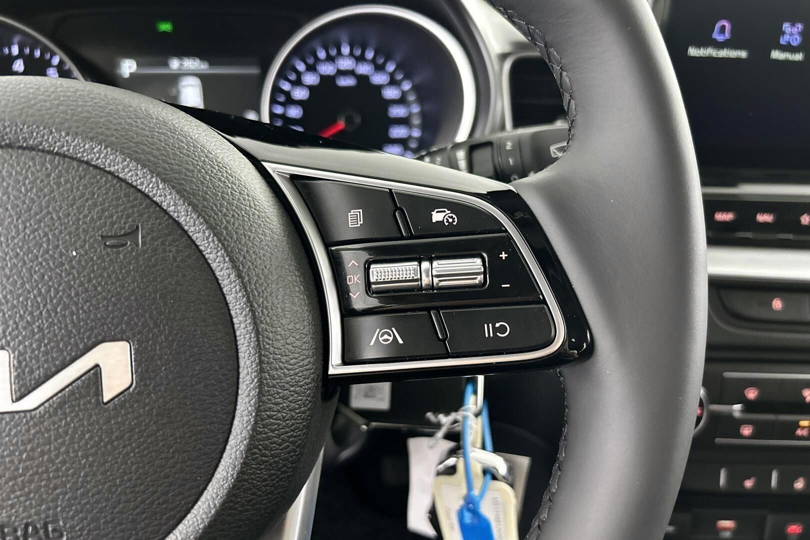 Kia Ceed iso kuva 23