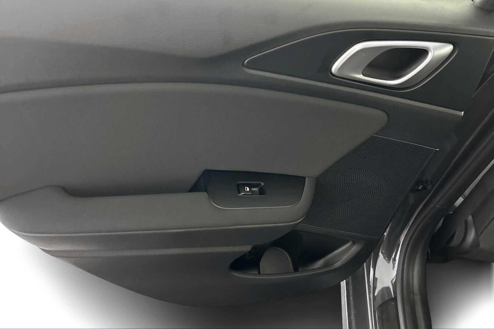 Kia Ceed iso kuva 28