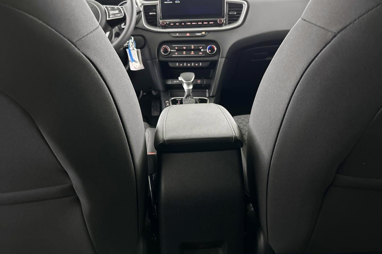 Kia Ceed iso kuva 29