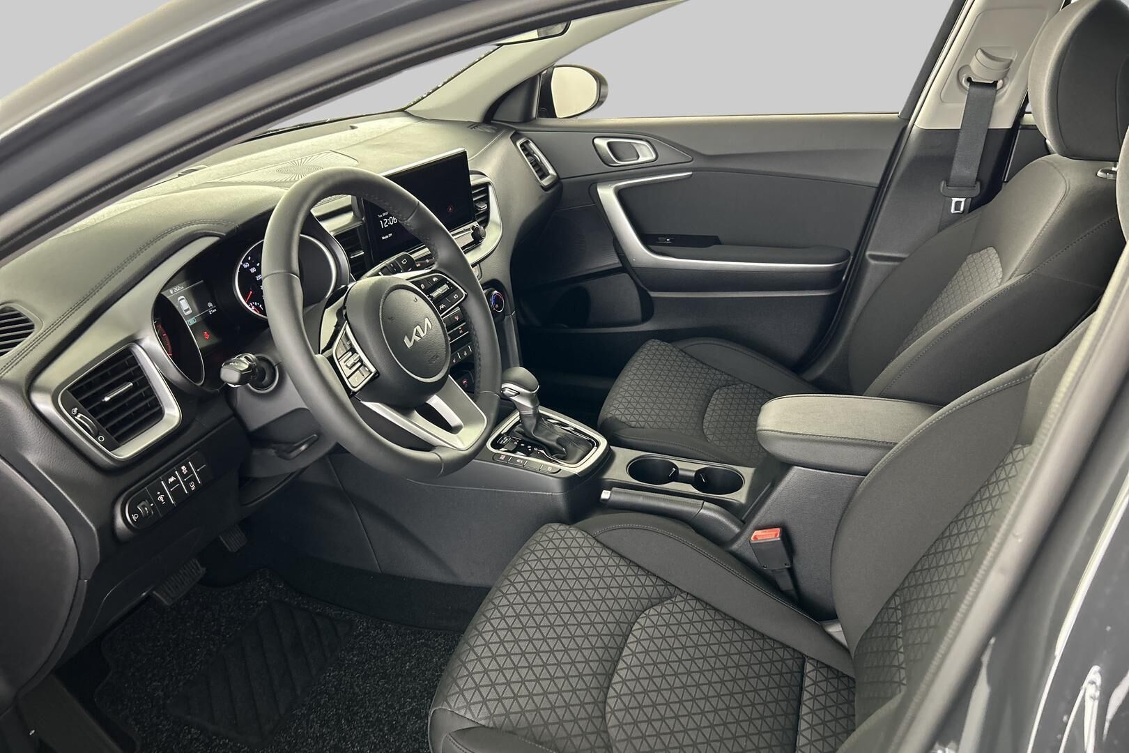 Kia Ceed iso kuva 8