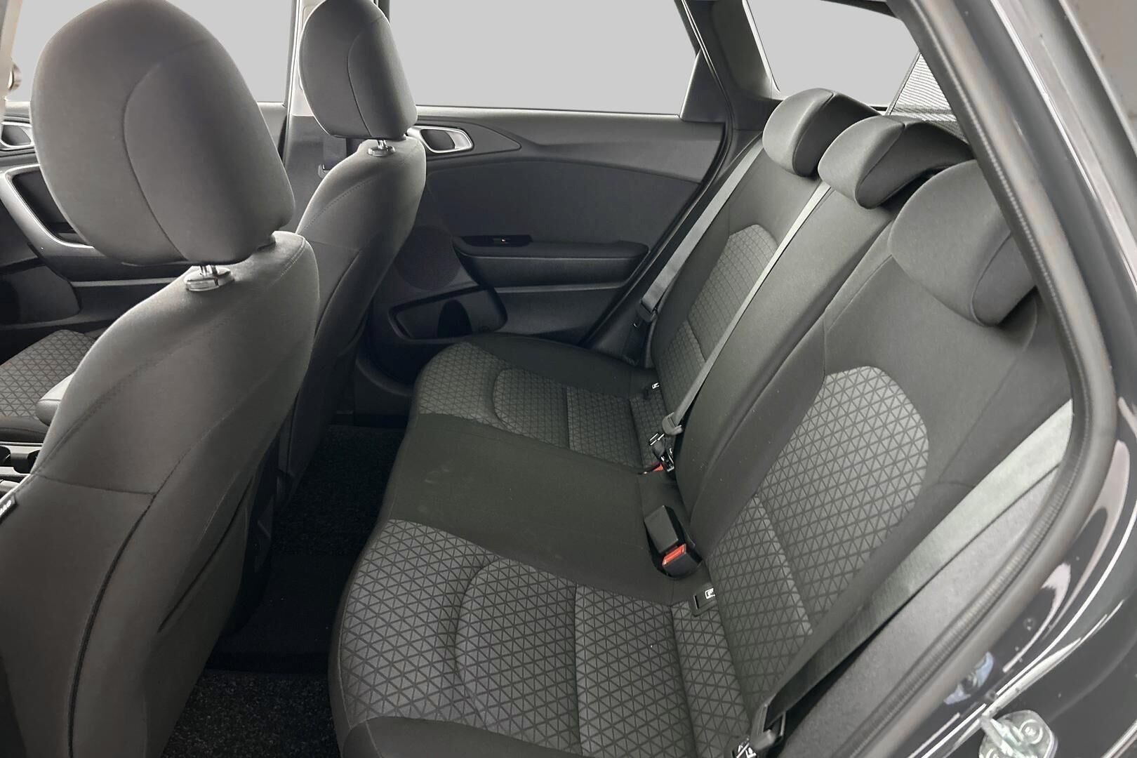 Kia Ceed iso kuva 9