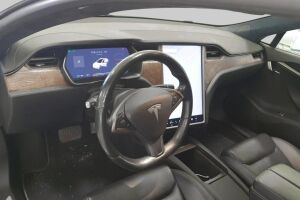 Tesla Model S esikatselu 1