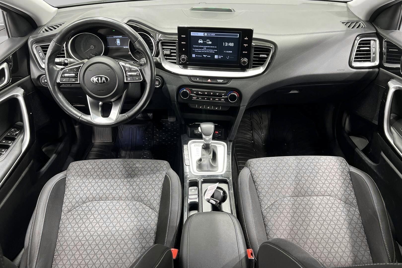 Kia Ceed iso kuva 10