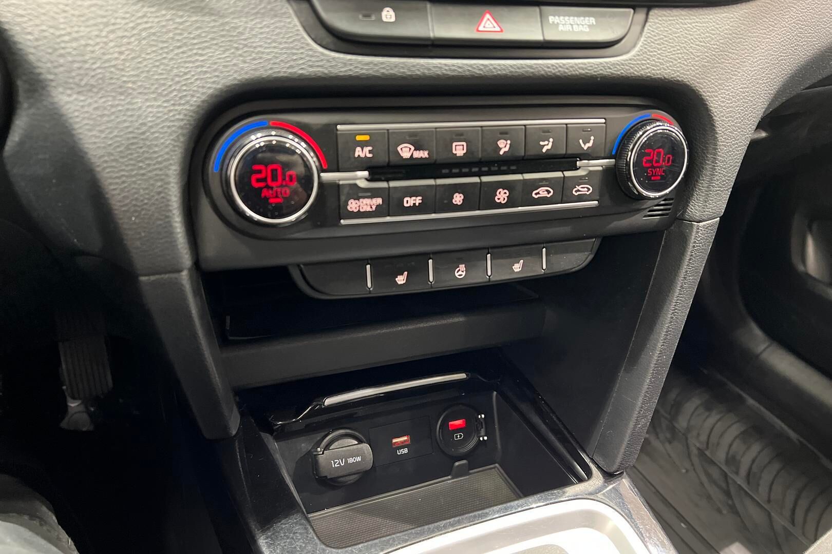 Kia Ceed iso kuva 17