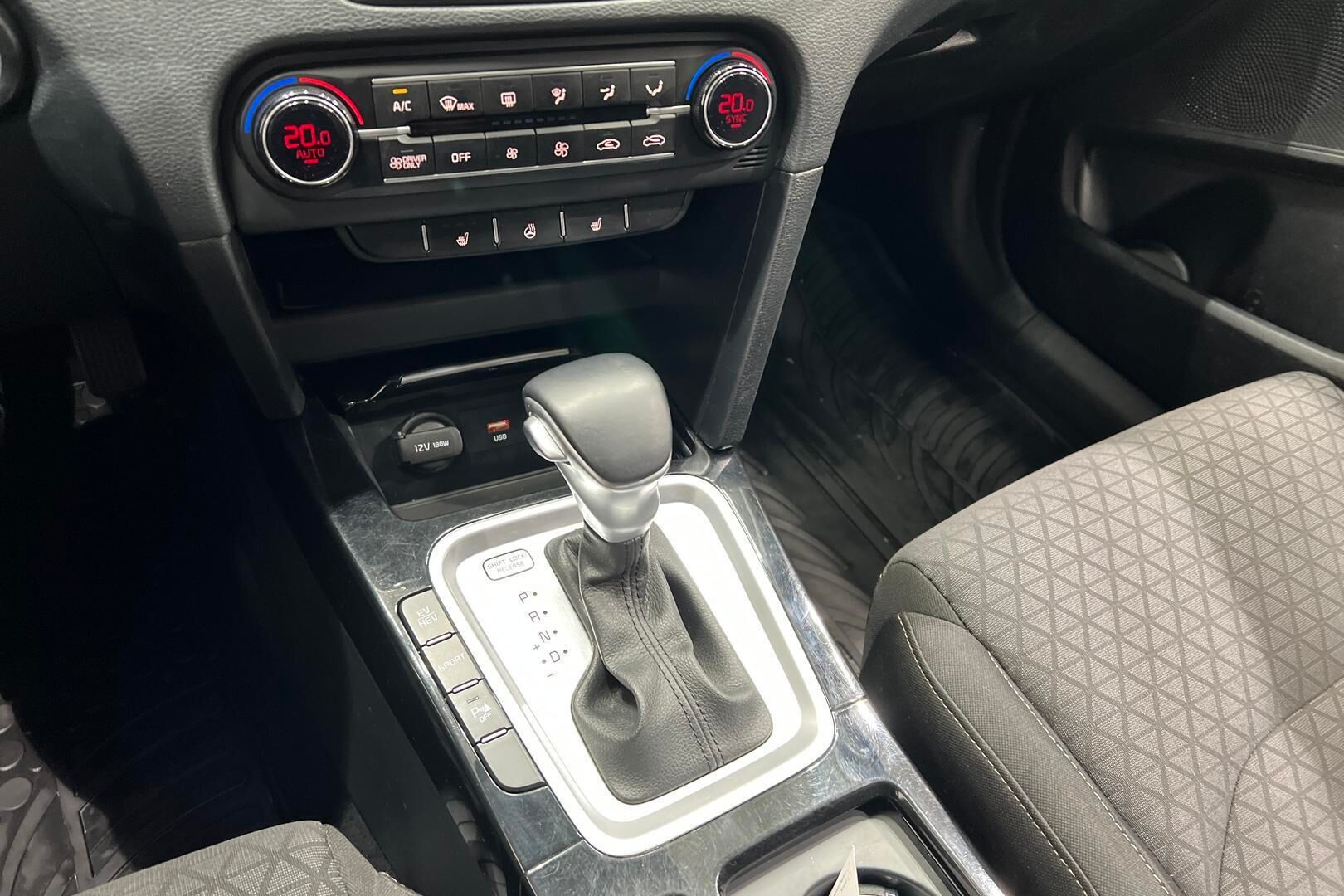 Kia Ceed iso kuva 18