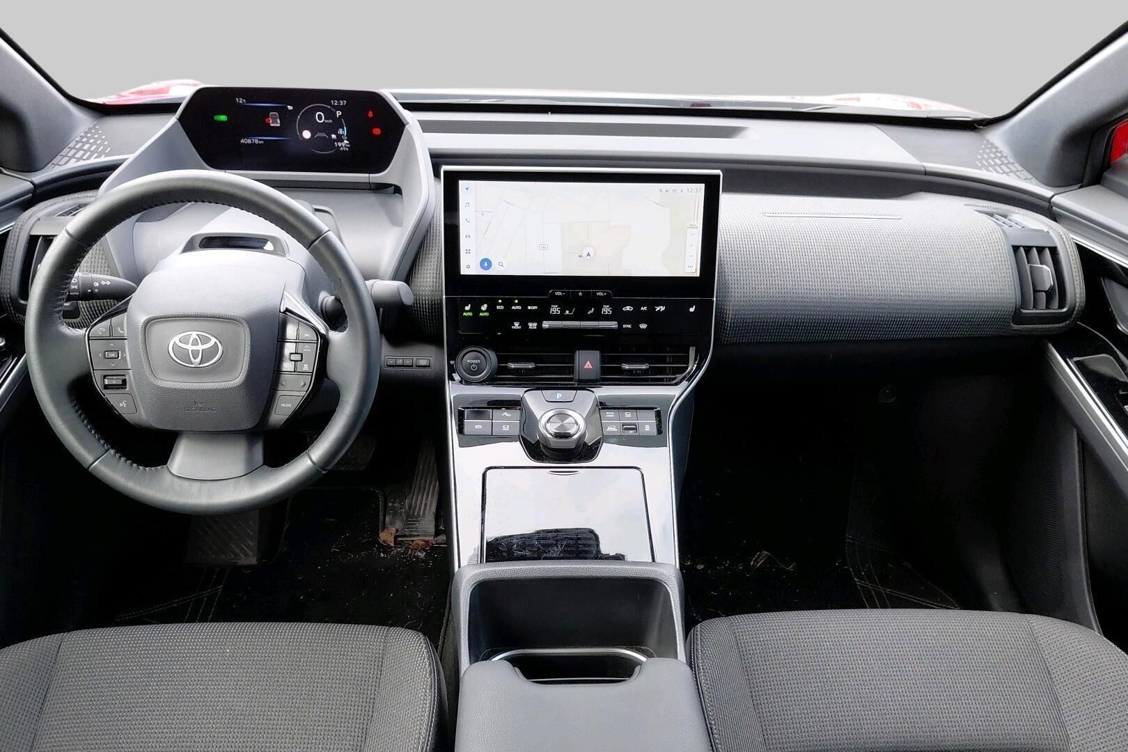 Toyota bZ4X iso kuva 1