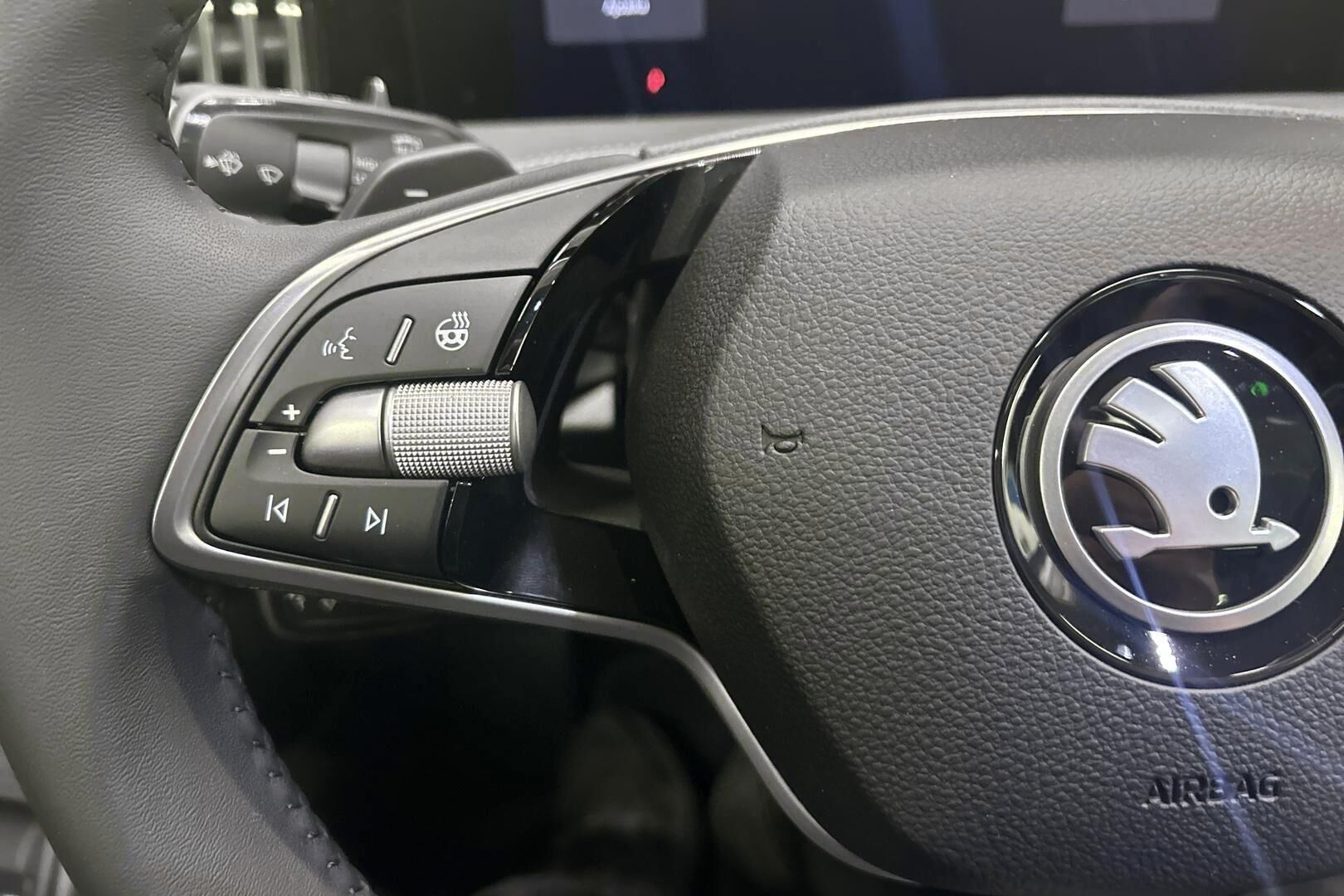 Skoda Superb iso kuva 14