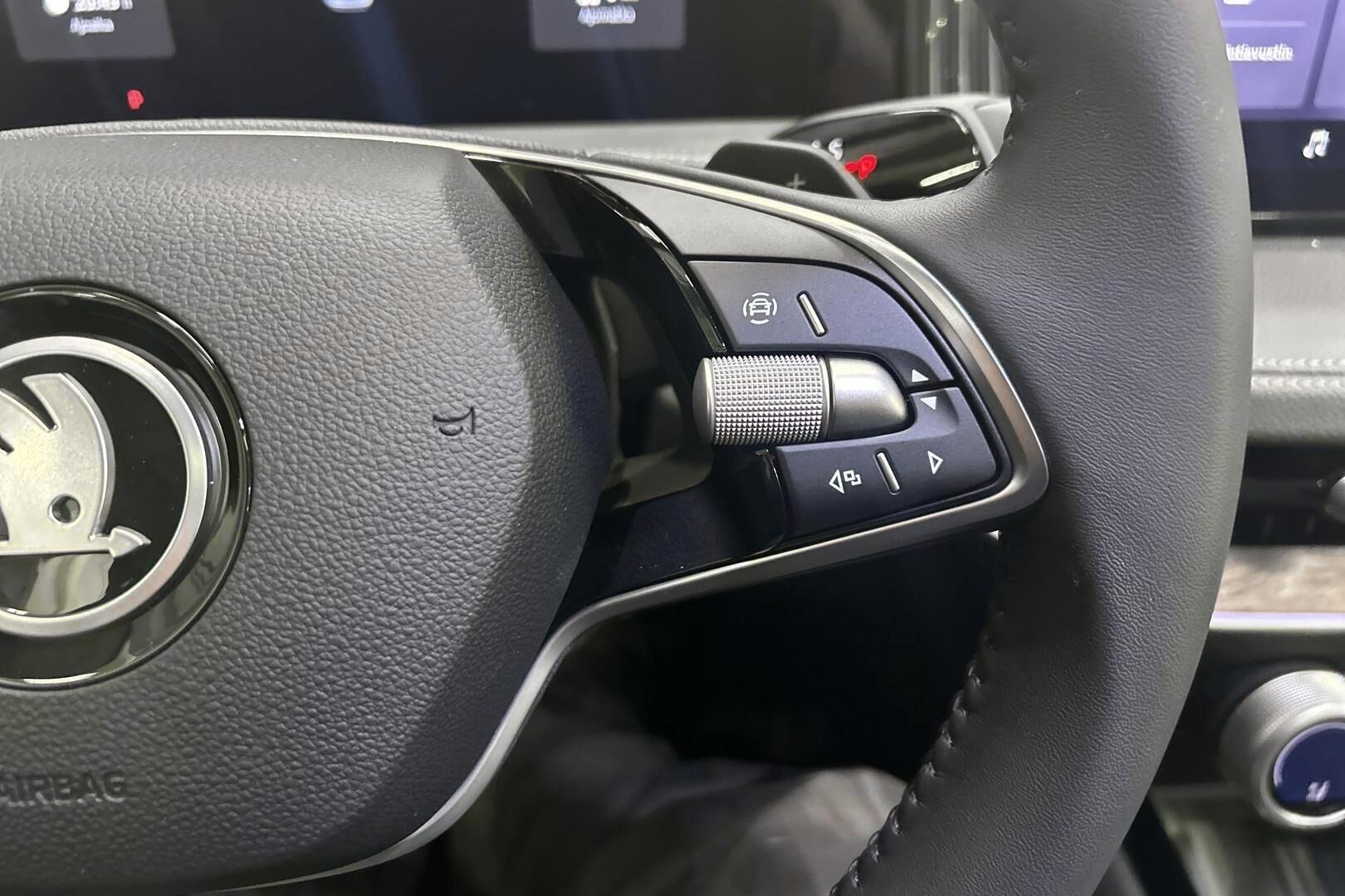 Skoda Superb iso kuva 15