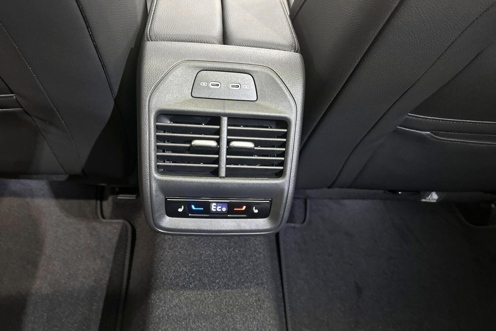 Skoda Superb iso kuva 24
