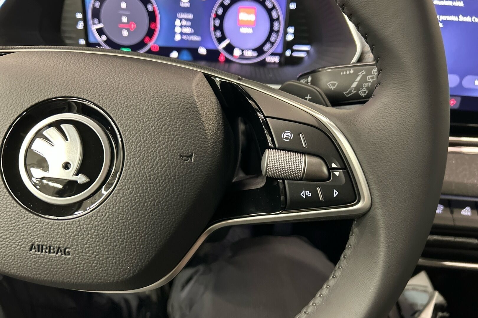 Skoda Octavia iso kuva 12