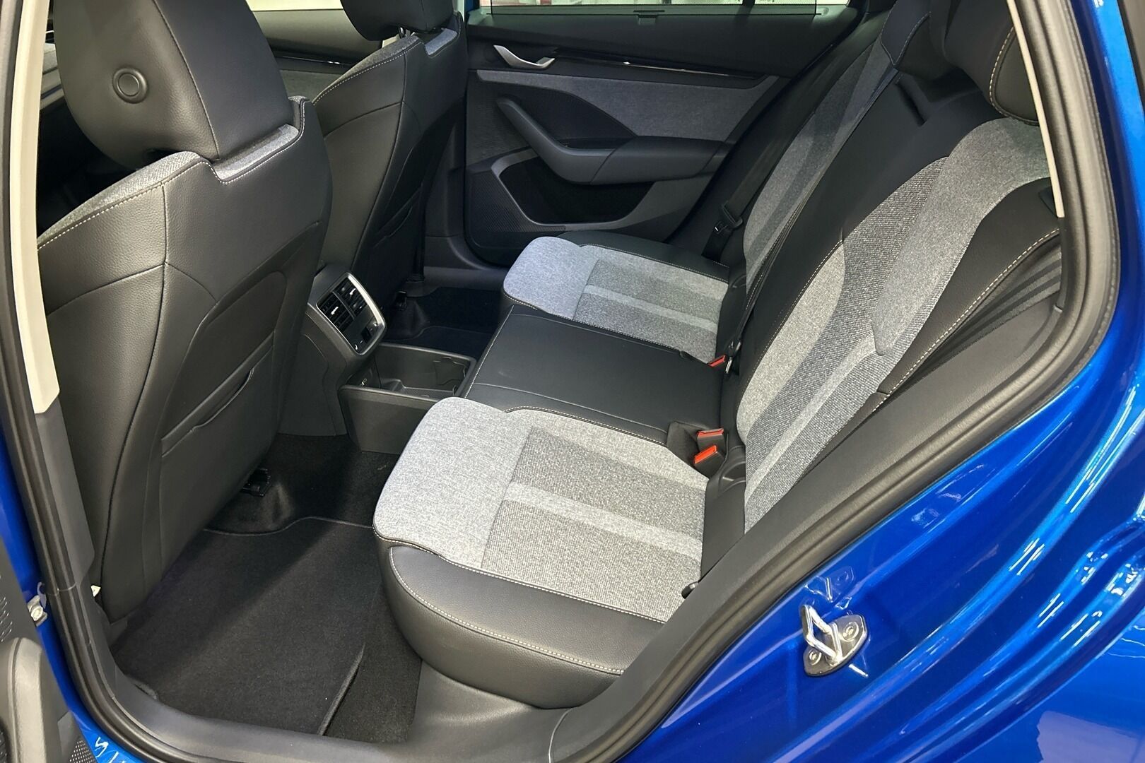 Skoda Octavia iso kuva 8
