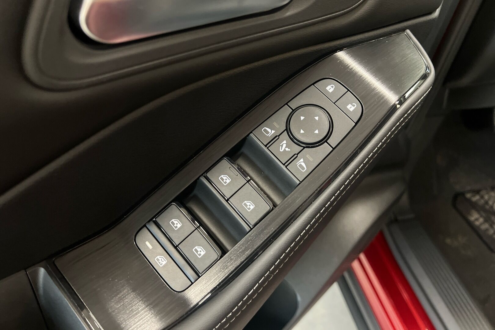 Nissan X-Trail iso kuva 12