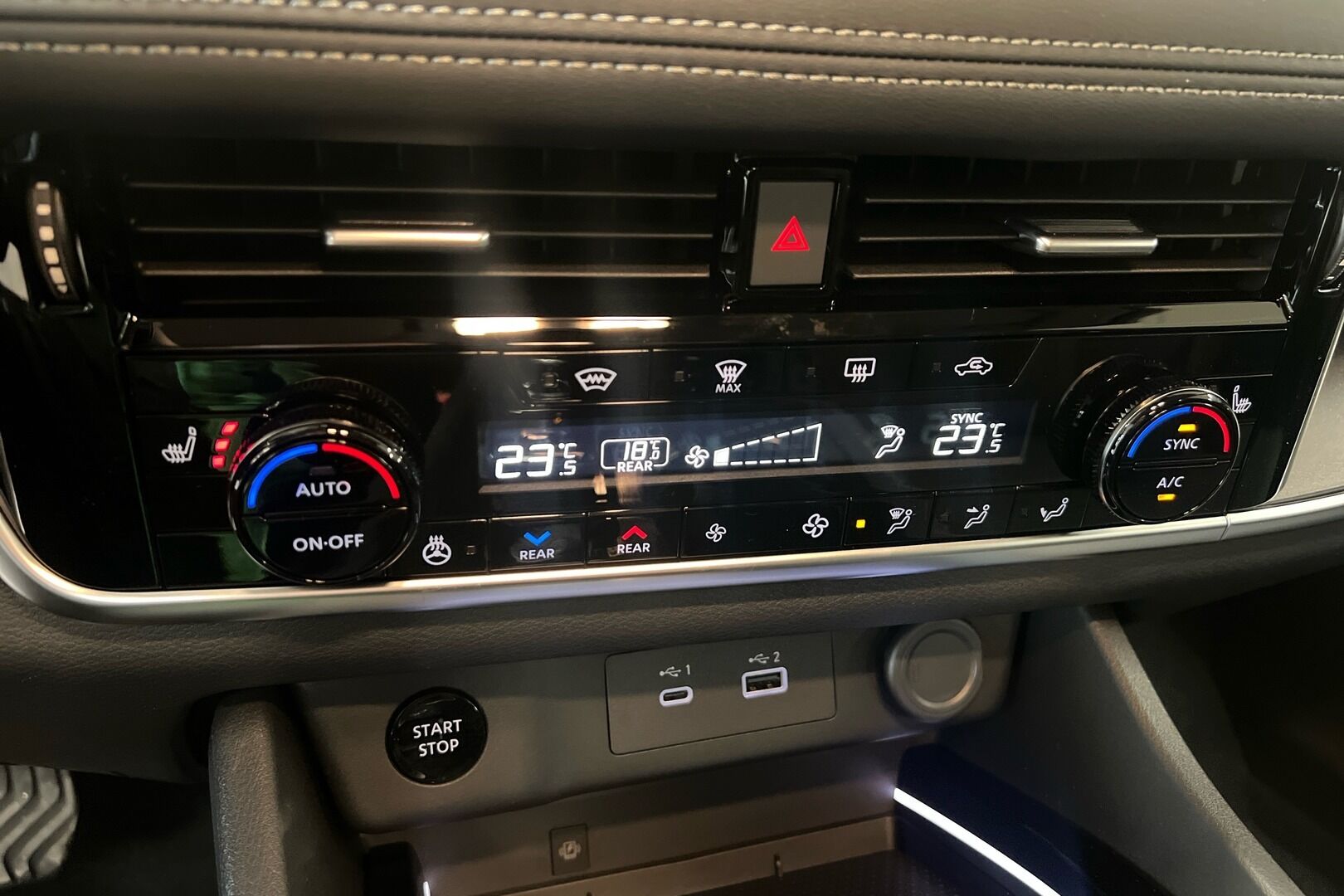 Nissan X-Trail iso kuva 15