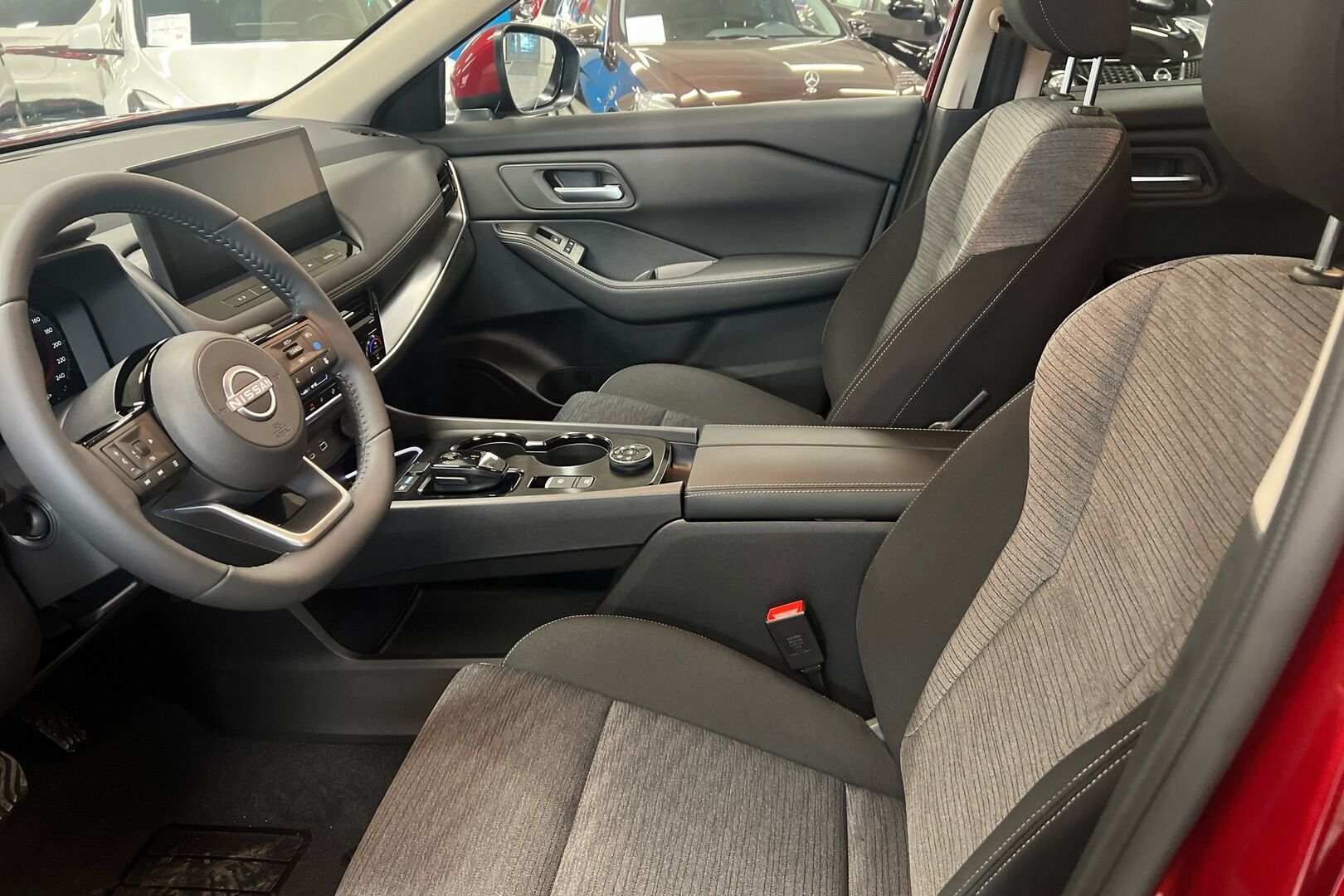 Nissan X-Trail iso kuva 5