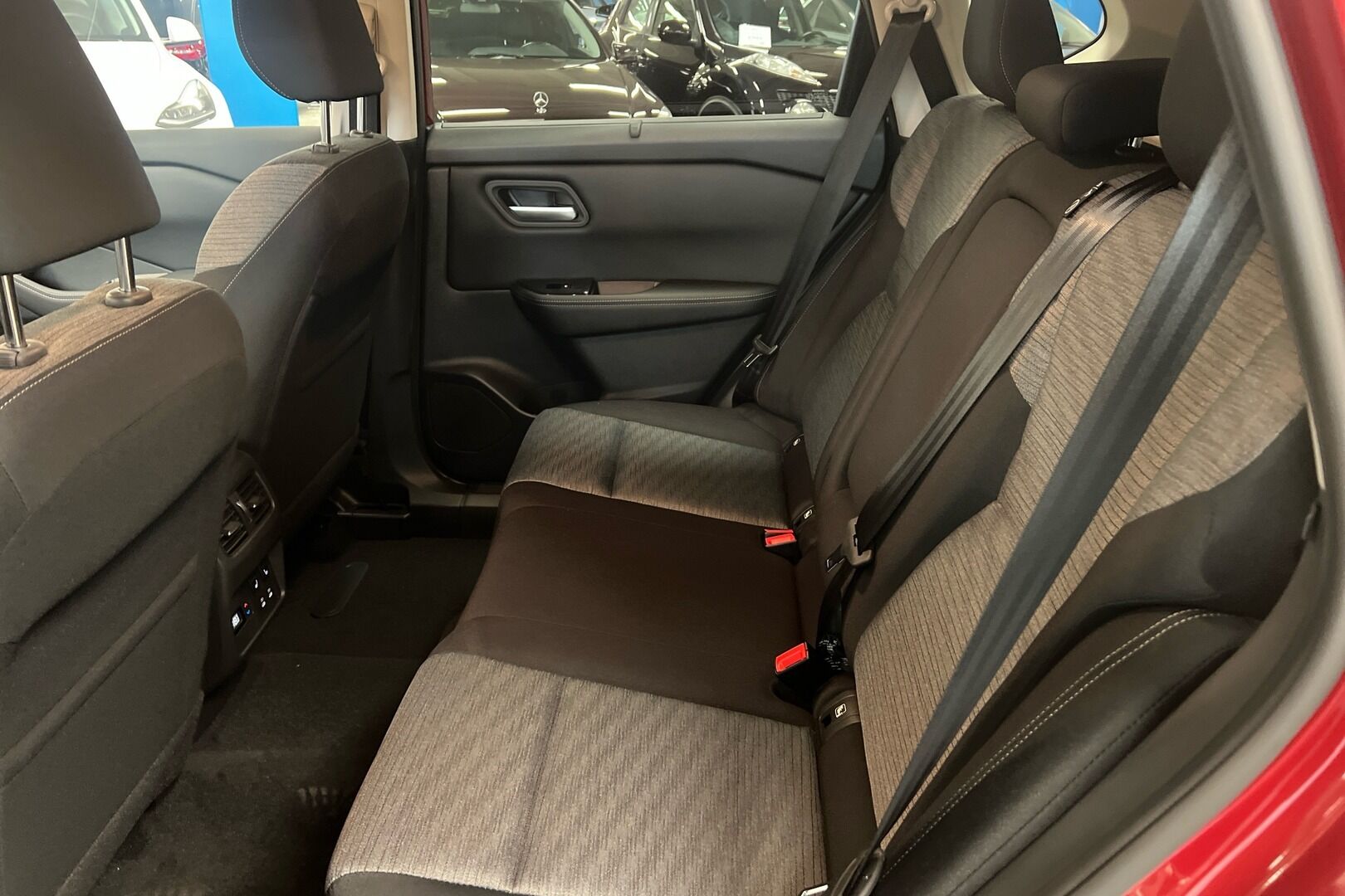 Nissan X-Trail iso kuva 6