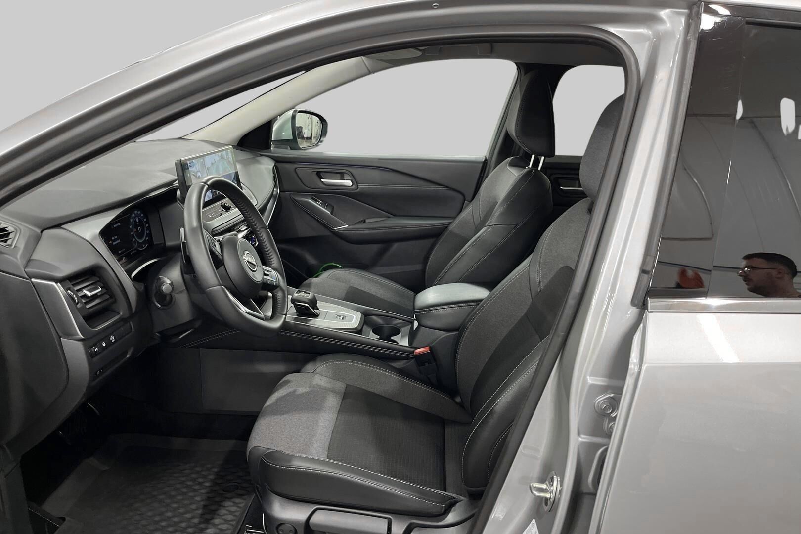 Nissan Qashqai iso kuva 8