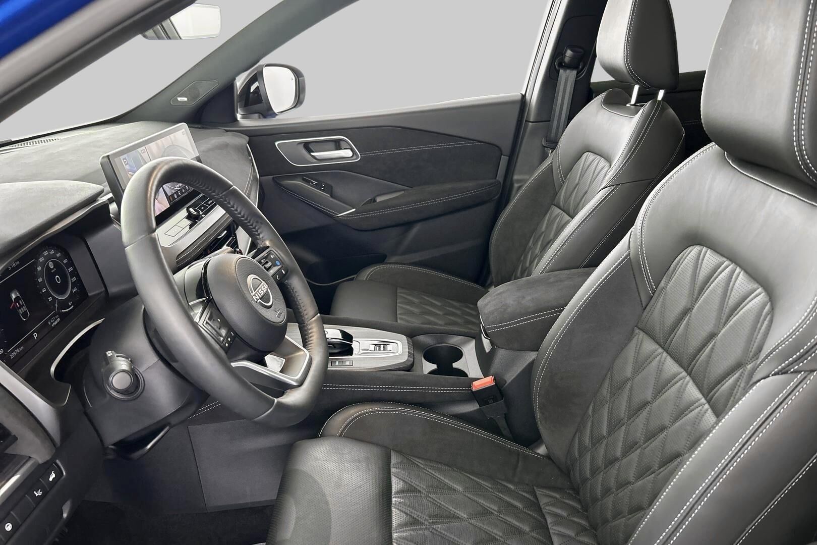 Nissan Qashqai iso kuva 8