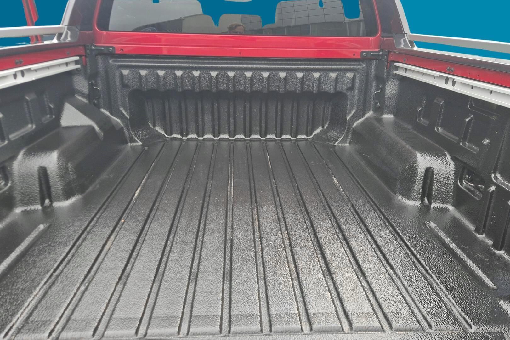 Ford Ranger iso kuva 11
