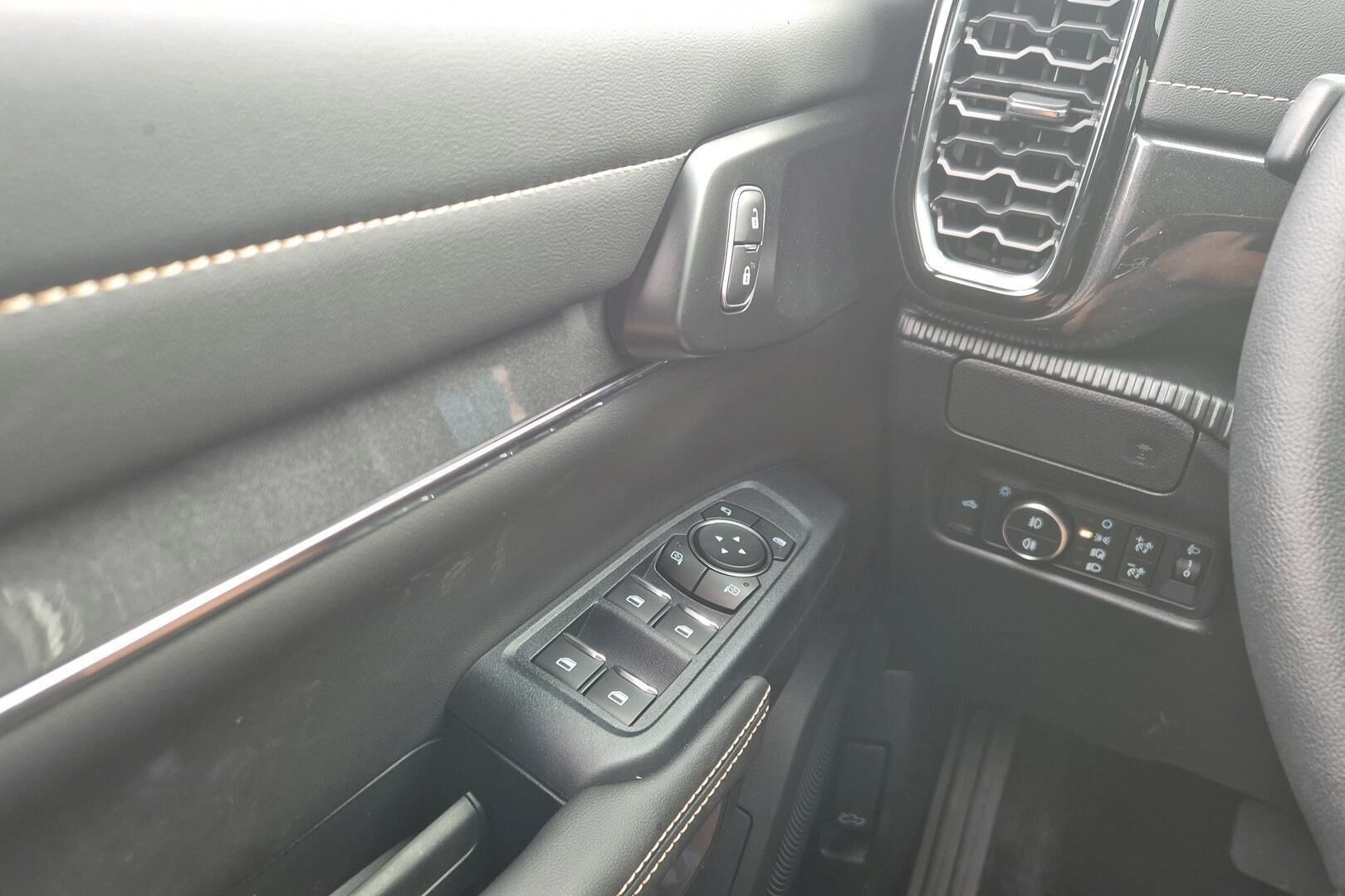 Ford Ranger iso kuva 19