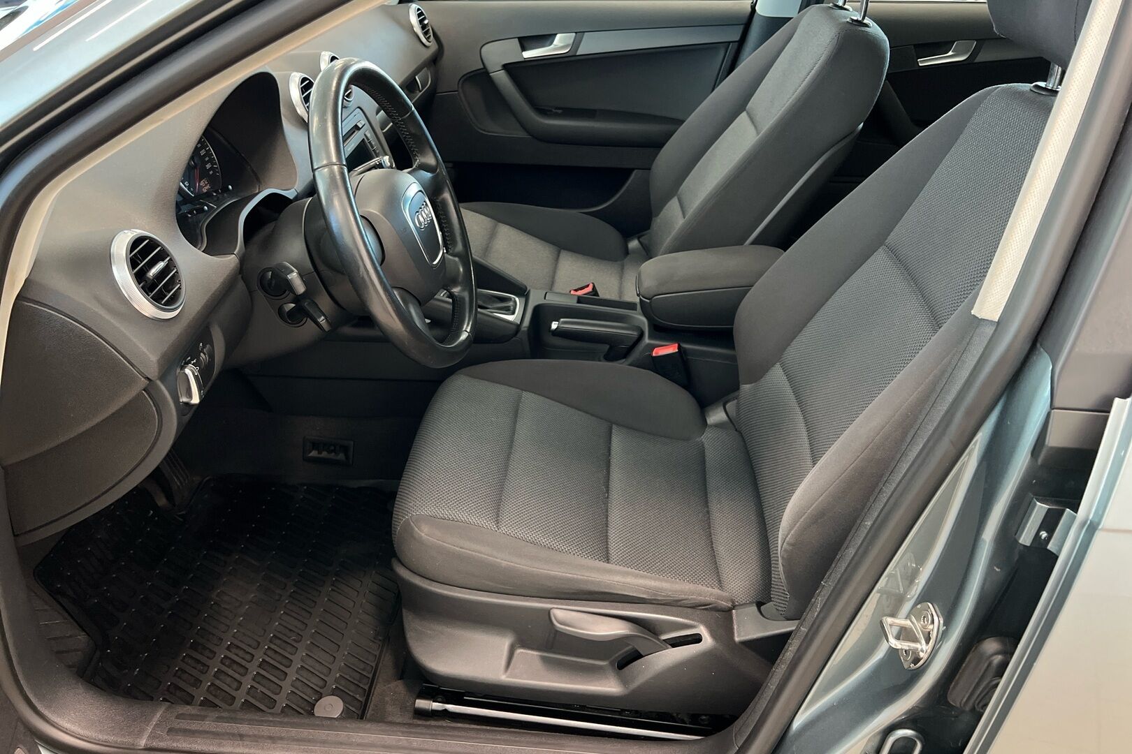 Audi A3 iso kuva 8