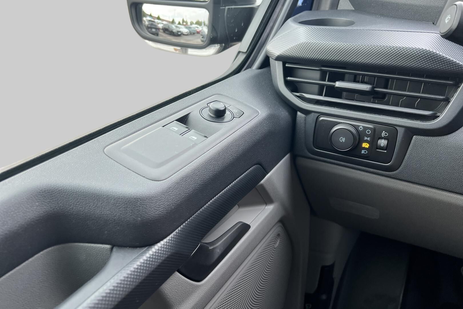 Ford Transit Custom iso kuva 18