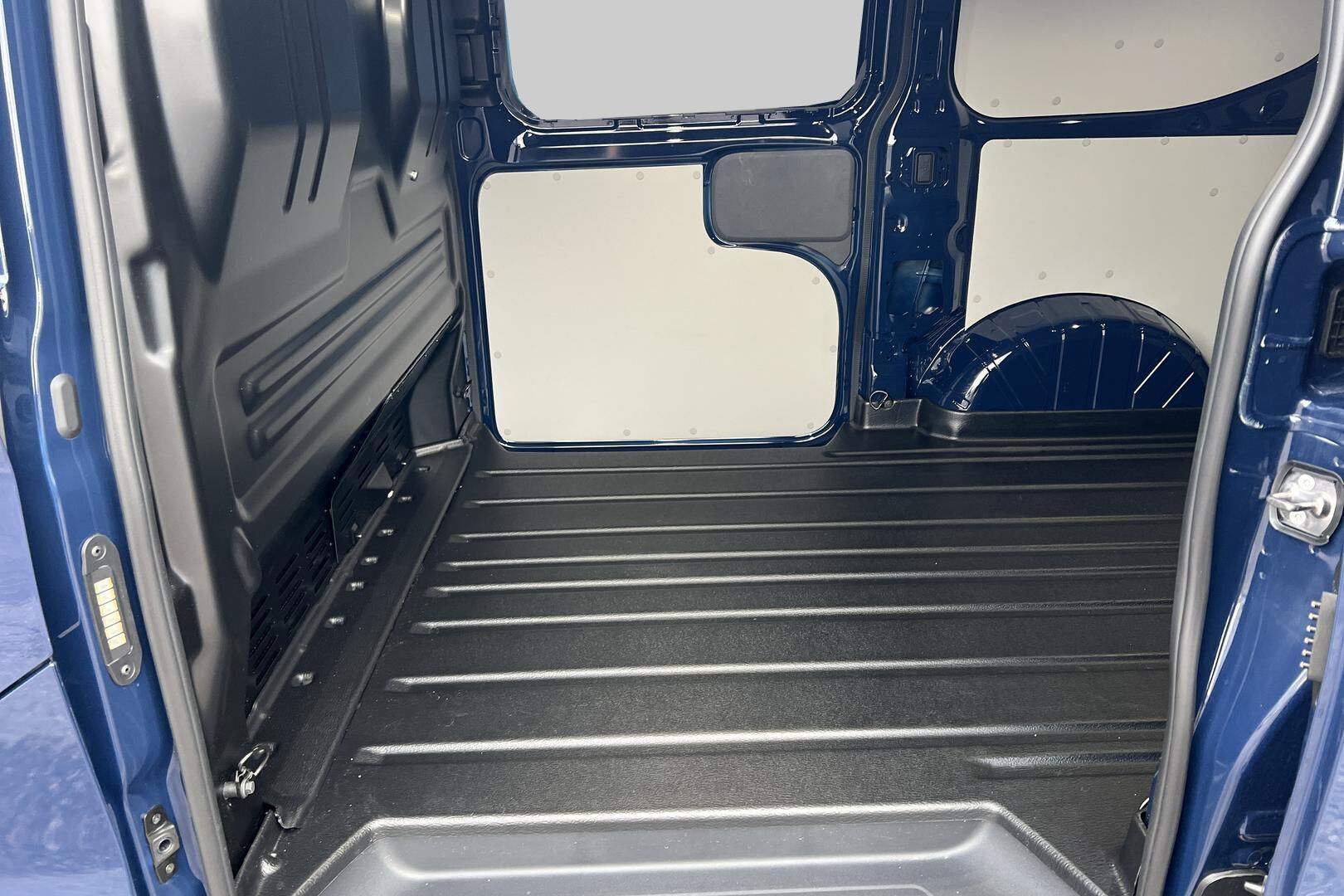 Ford Transit Custom iso kuva 9