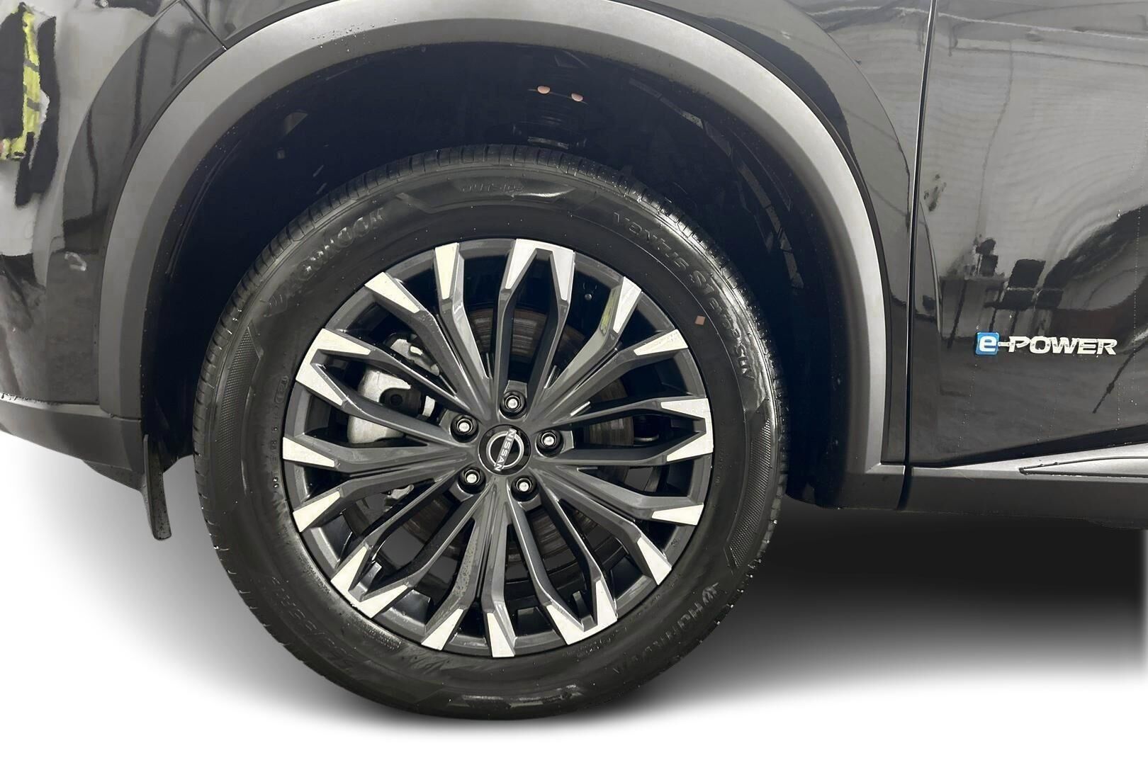 Nissan X-Trail iso kuva 12