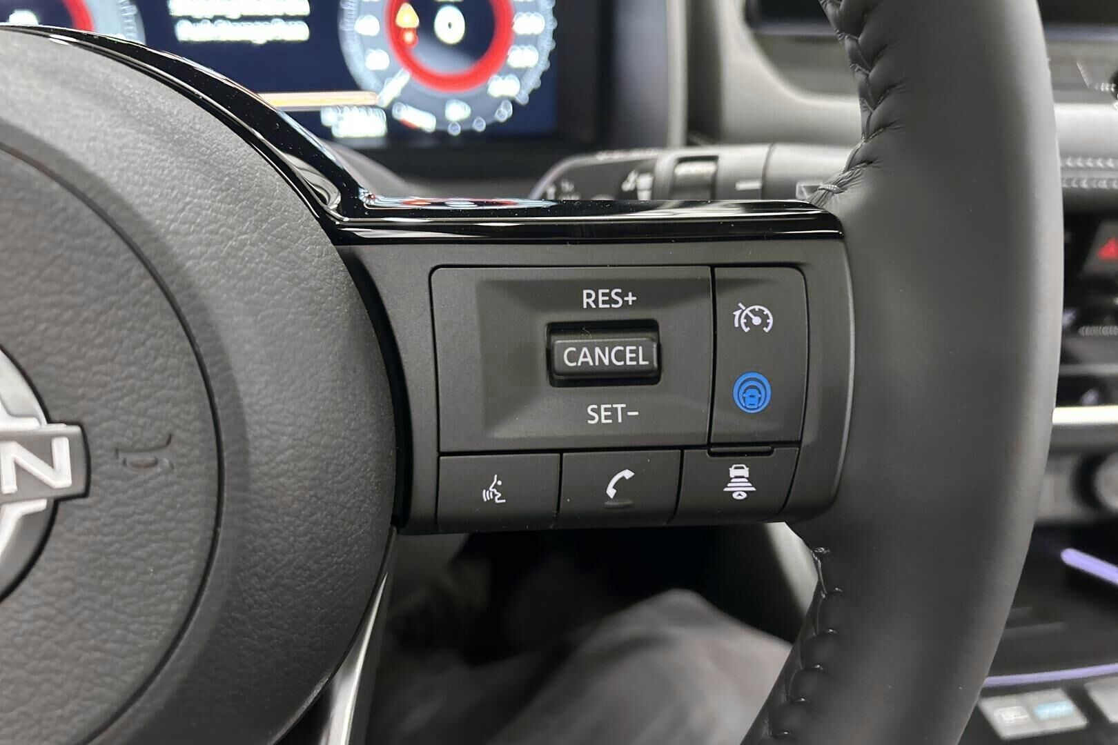 Nissan X-Trail iso kuva 14