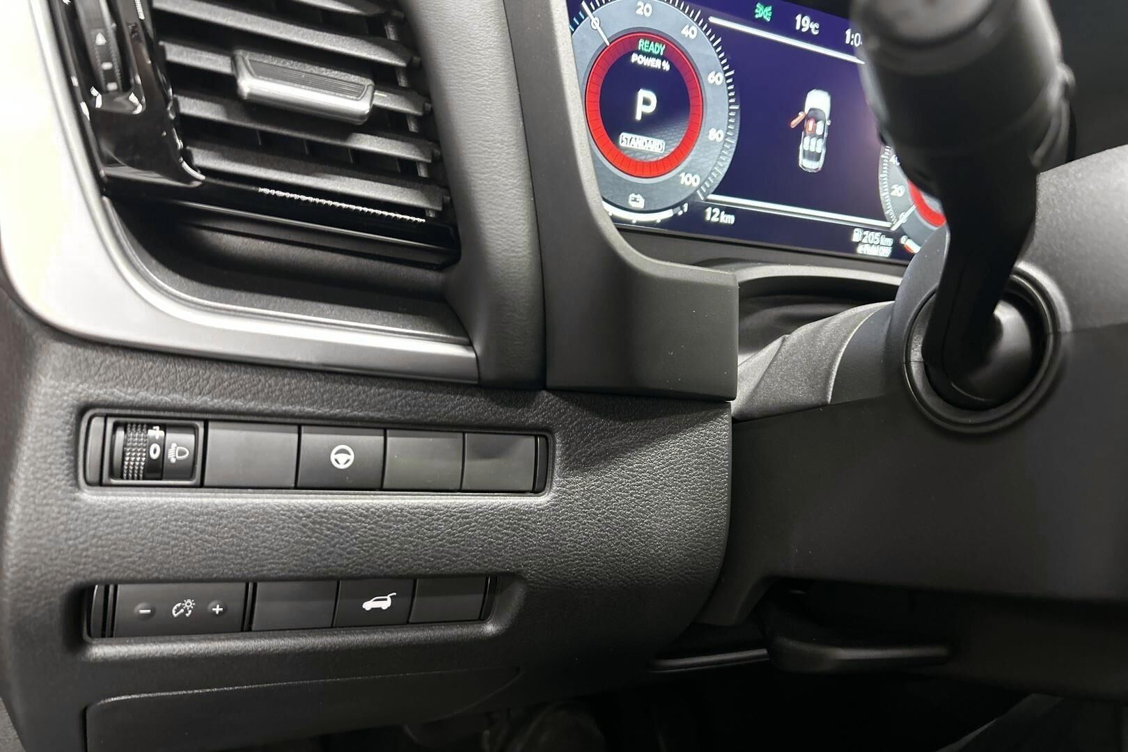 Nissan X-Trail iso kuva 18