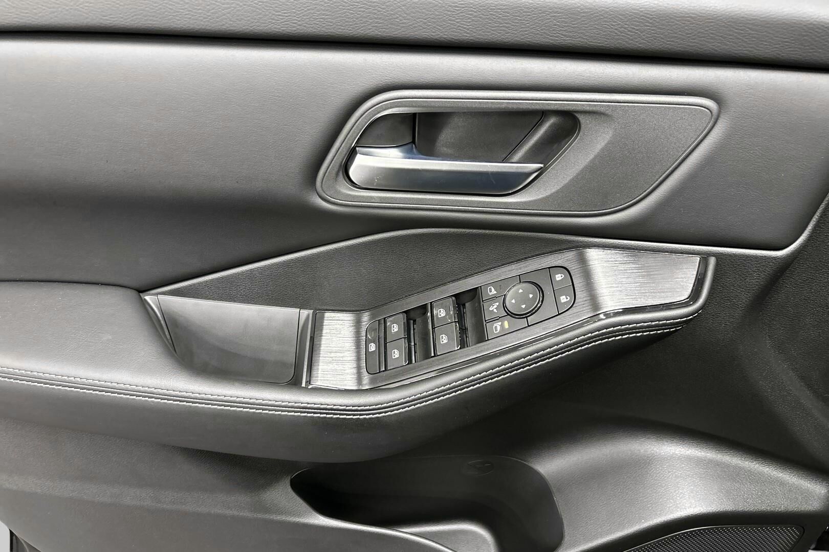 Nissan X-Trail iso kuva 19