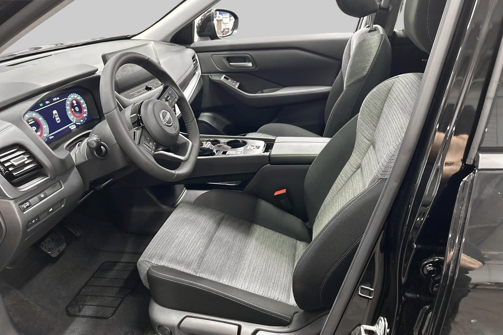 Nissan X-Trail iso kuva 8