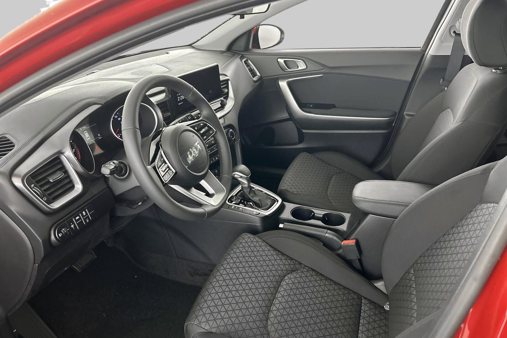 Kia Ceed iso kuva 7