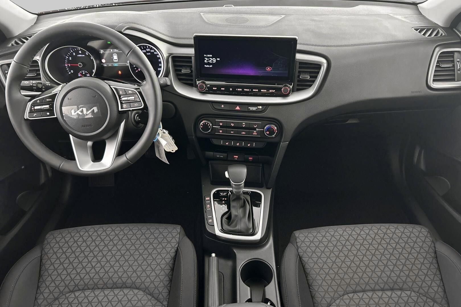 Kia Ceed iso kuva 11