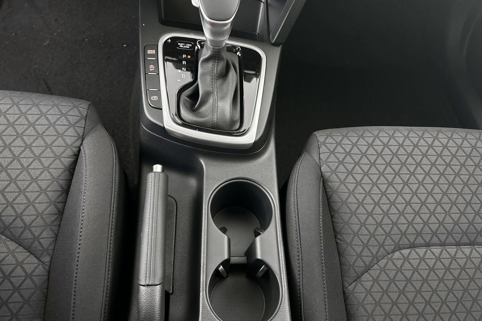 Kia Ceed iso kuva 18