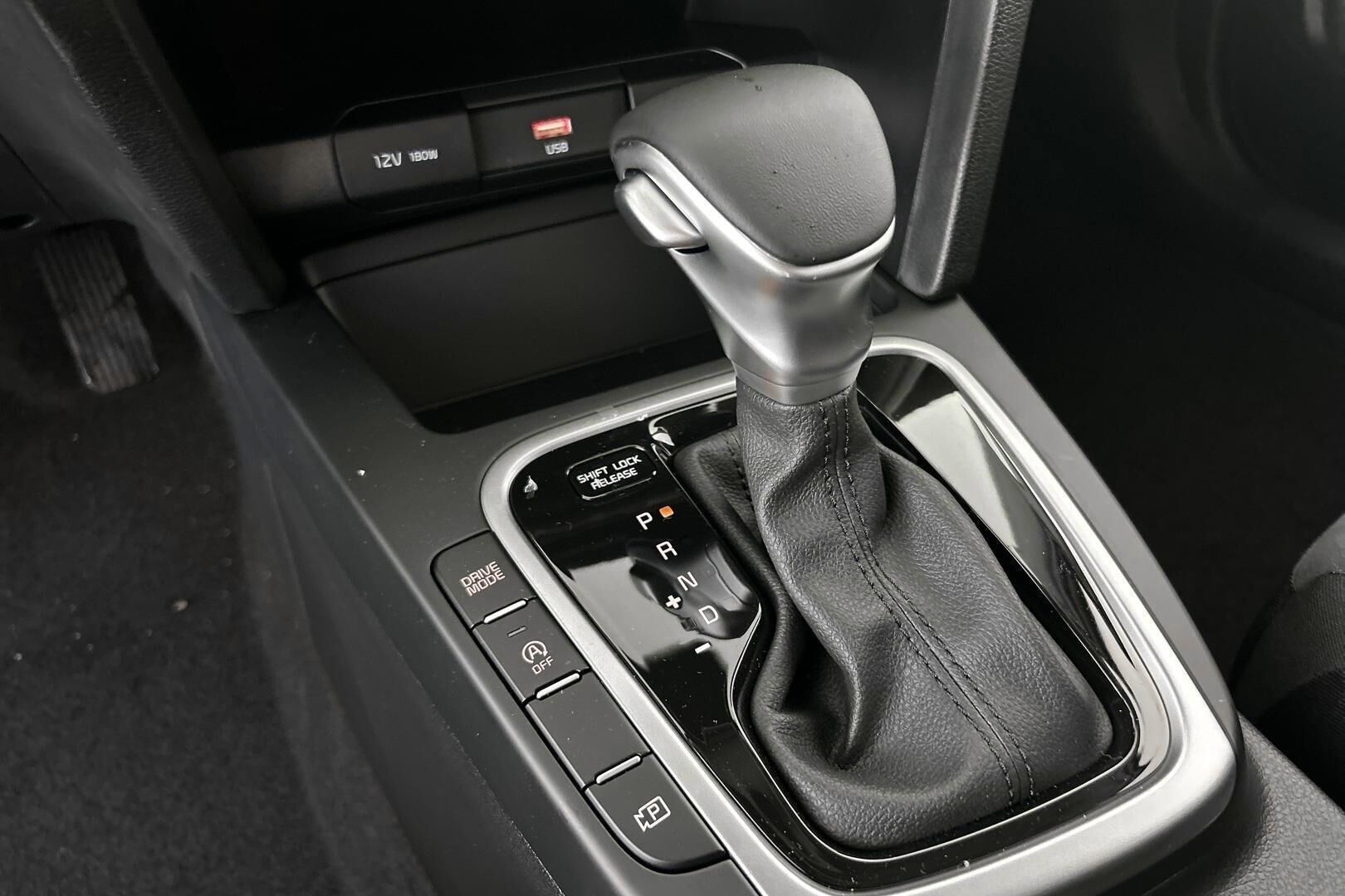 Kia Ceed iso kuva 19