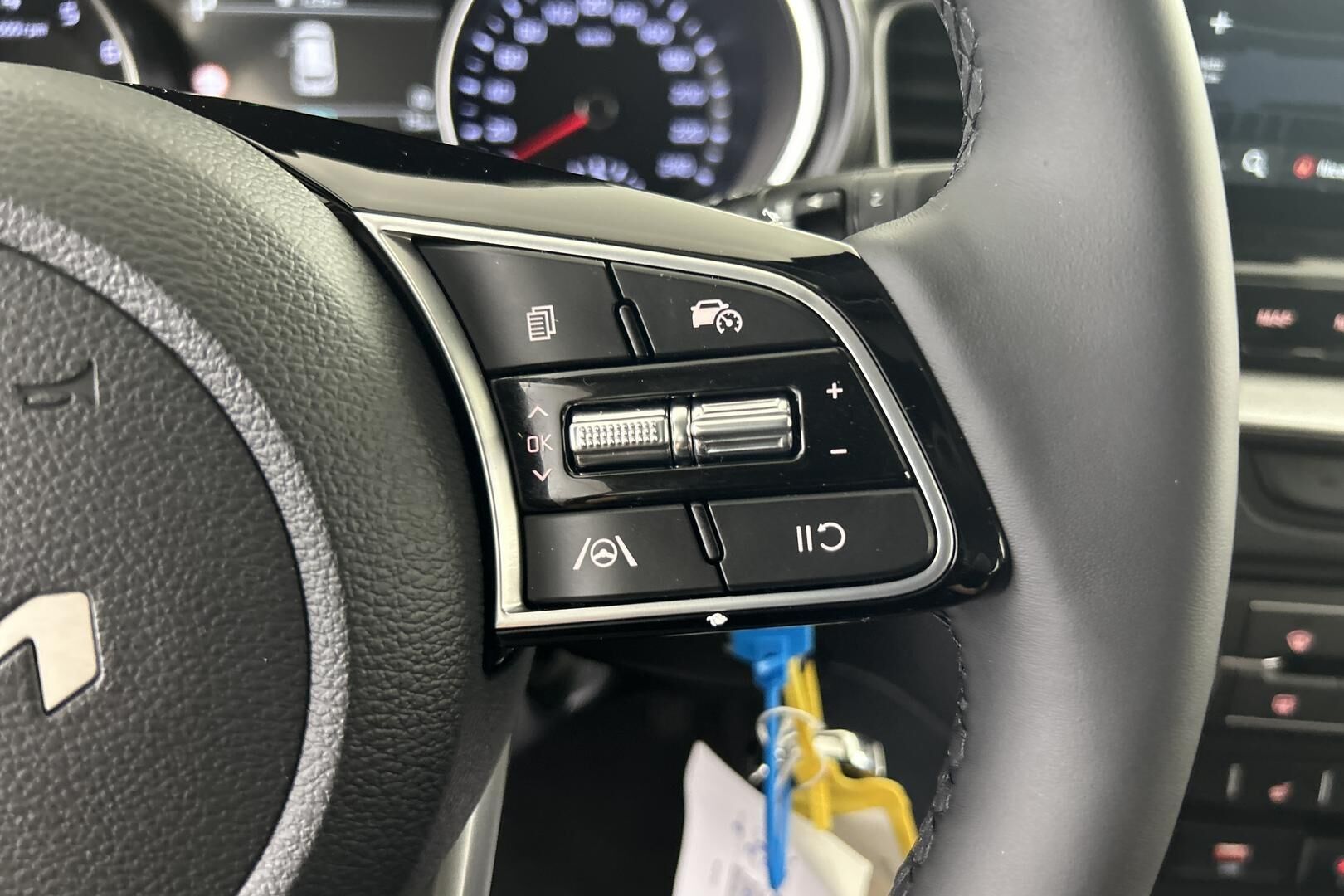 Kia Ceed iso kuva 22