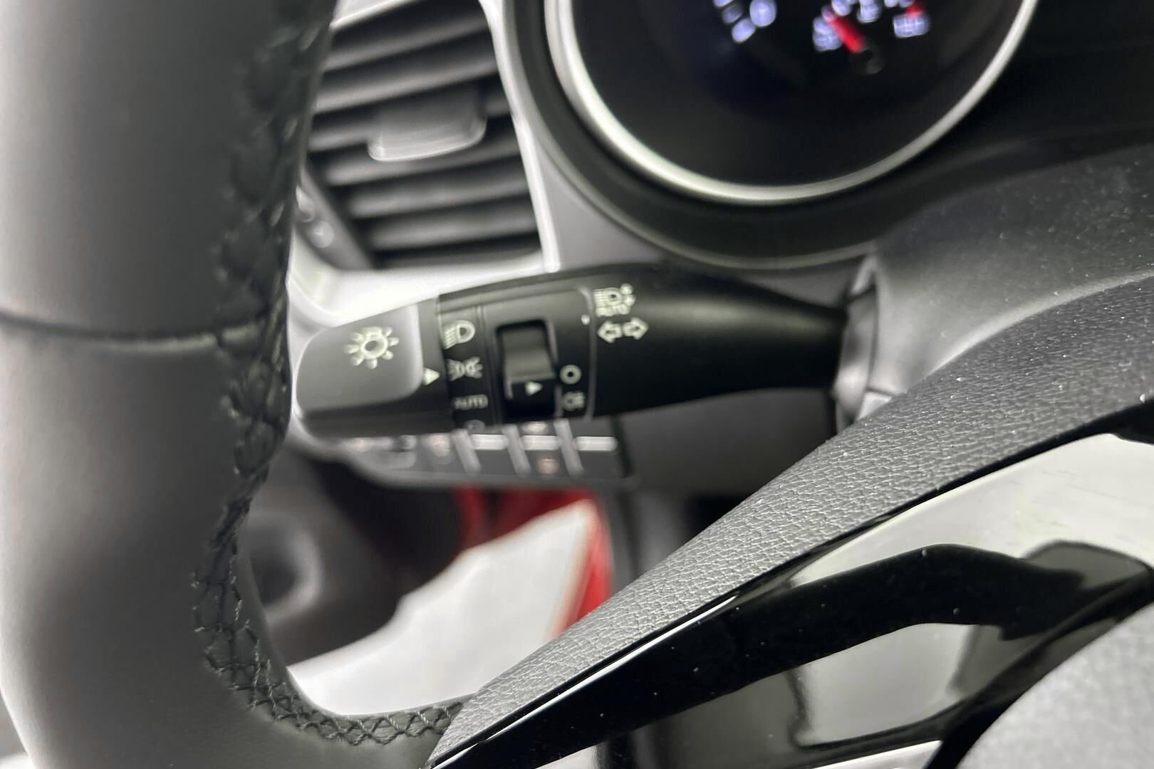 Kia Ceed iso kuva 23